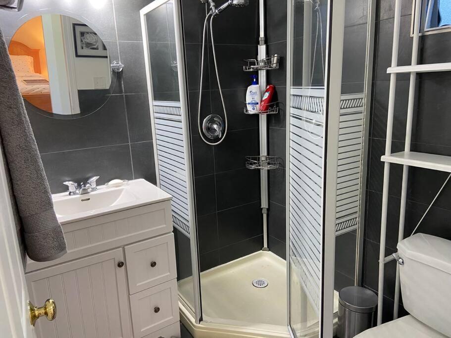 Adorable 2-Bedroom Guesthouse With Free Parking Victoria Exterior photo